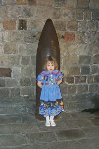 Juli and the artillery shell