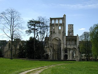 The Abbaye of Jumieges--did they take the tower from Italy?