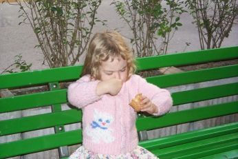 Juli shows us how to concentrate on an Italian ice cream!